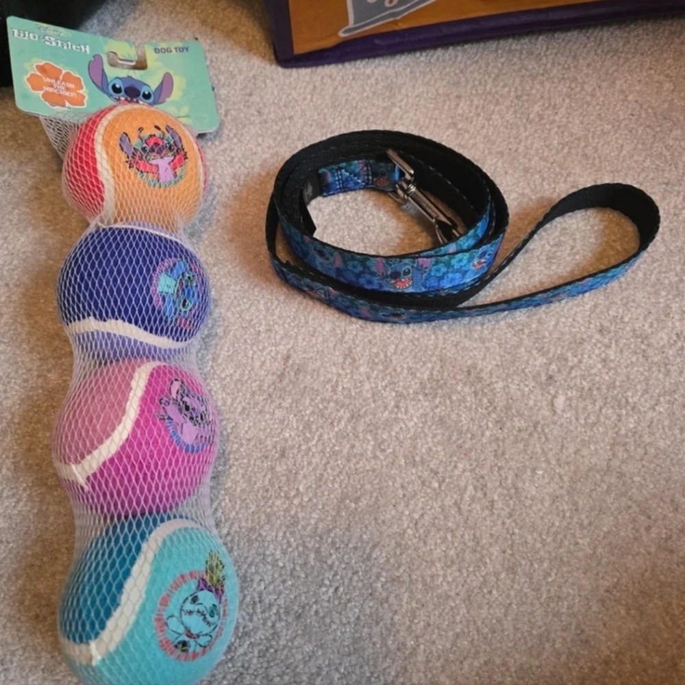 DISNEY STITCH DOG LEASH SIZE MEDIUM NEW NO PACKAGING NEVER USED AND TENNIS BALLS
